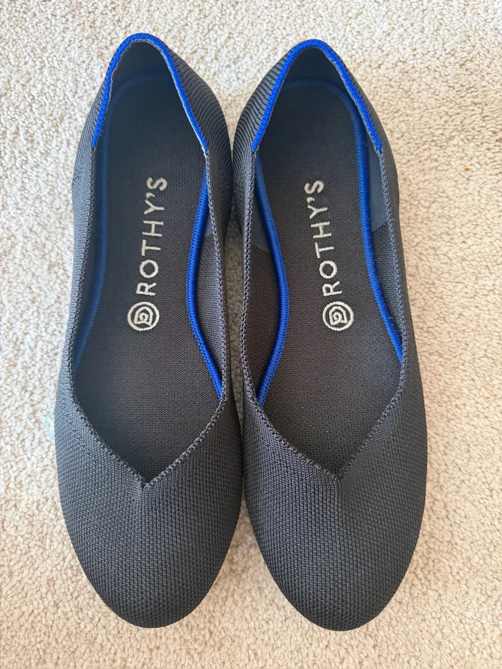 Black Rothy’s Round Toe Size 9.5 with Blue Outline